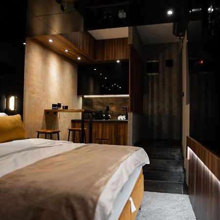 Apartmán Malux Ni Exteriér fotografie