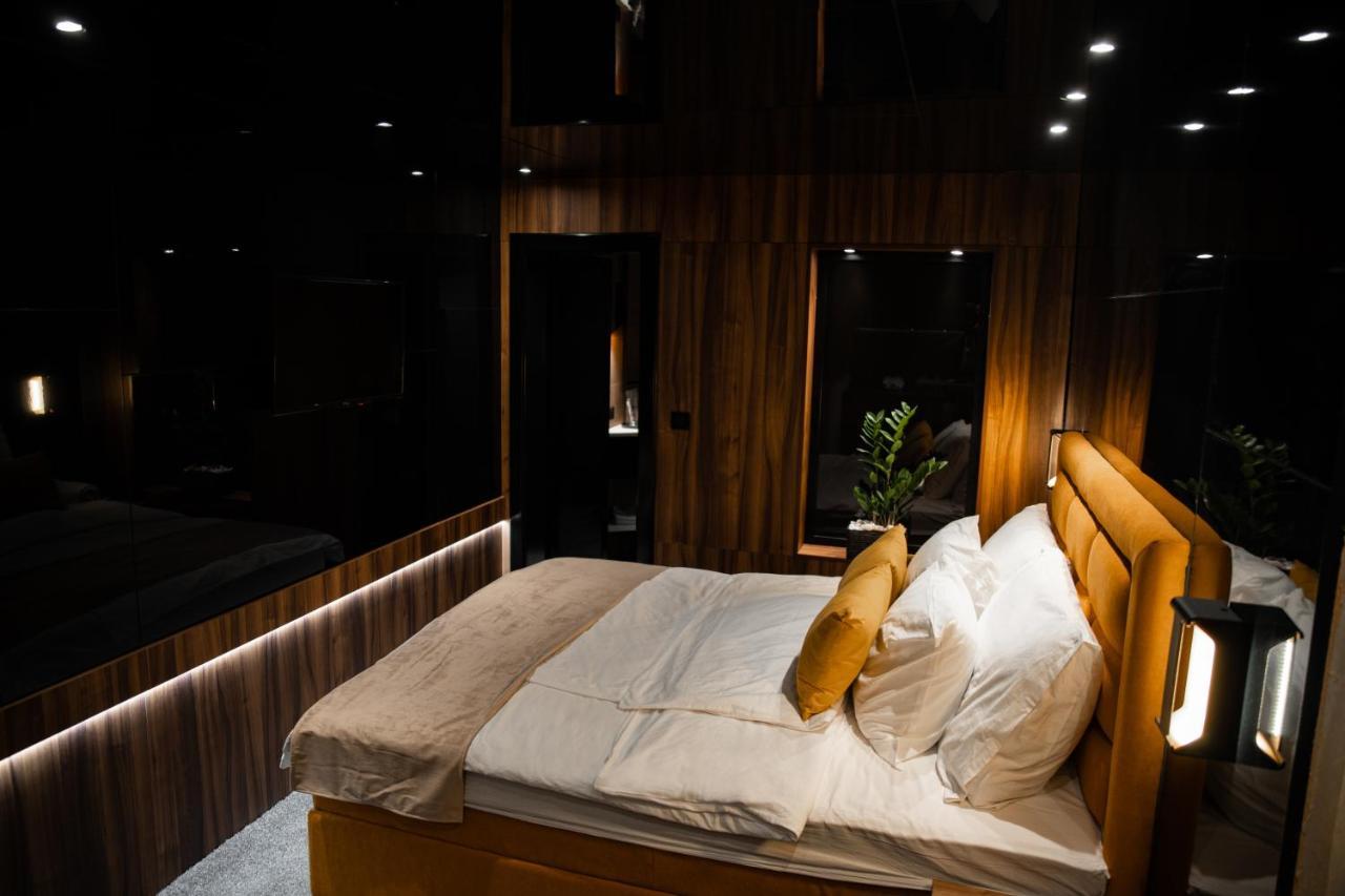 Apartmán Malux Ni Exteriér fotografie